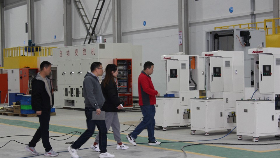 上海客戶到訪安捷倫江蘇南通工廠參觀自動噴膠機(jī)