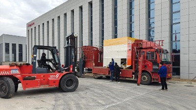為安徽汽車零部件客戶順利交付一臺自動噴膠機(jī)